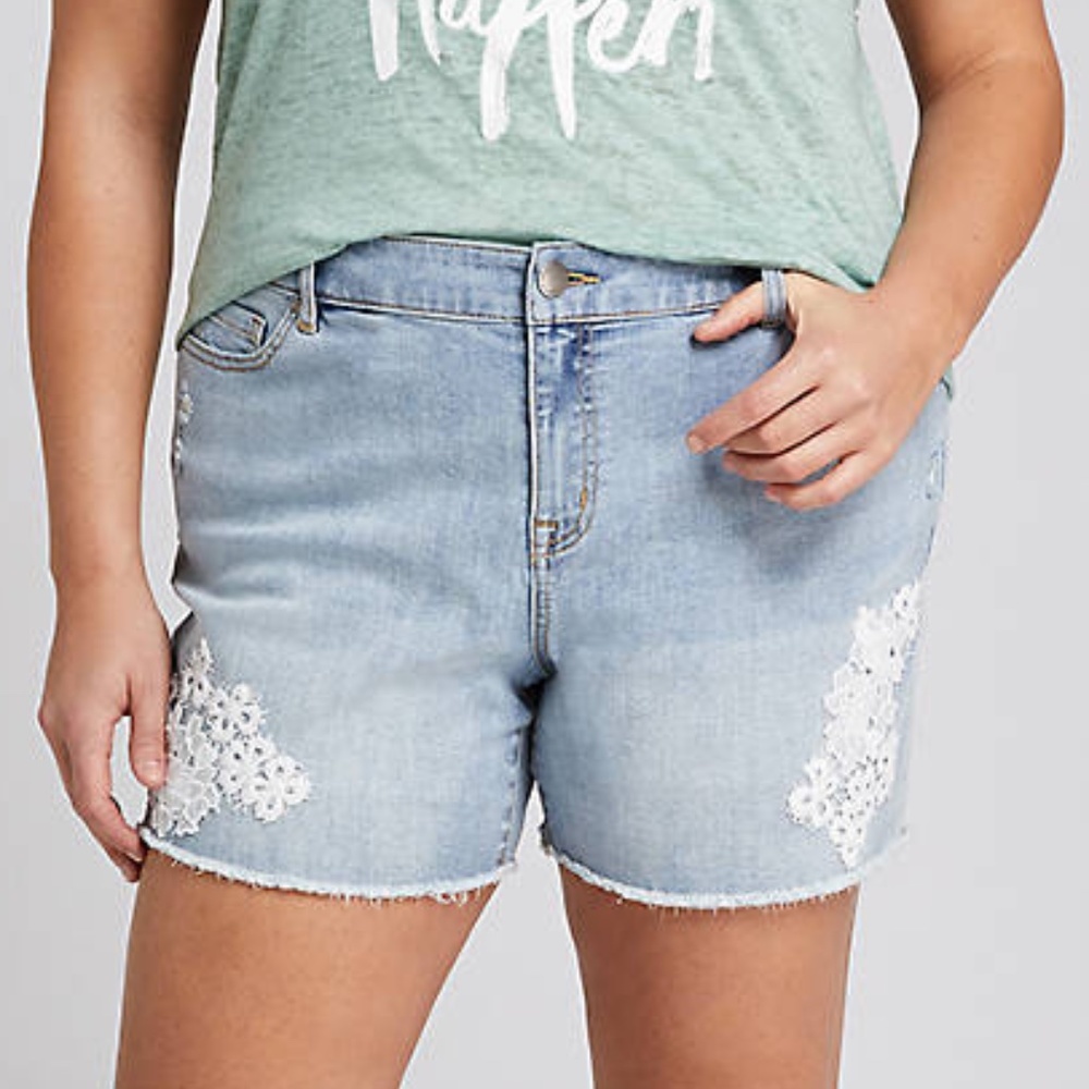 Lane Bryant Lace Applique Denim Shorts NWT Size 26